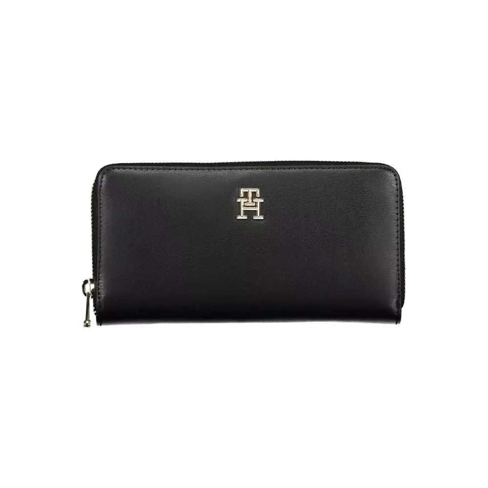 Tommy Hilfiger Elegant Black Wallet with Contrasting Accents Tommy Hilfiger