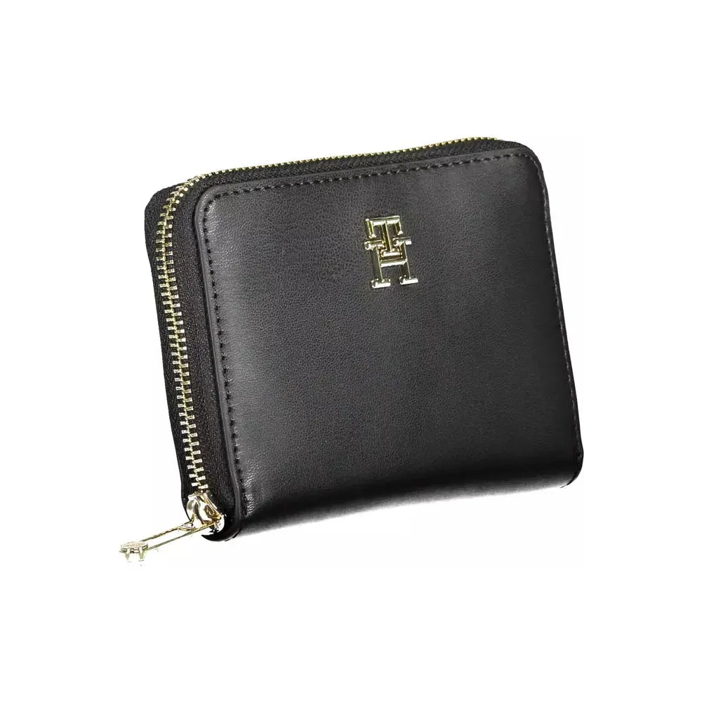 Tommy Hilfiger Sleek Black Polyethylene Wallet with Zip Closure Tommy Hilfiger