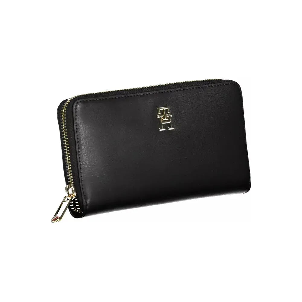 Tommy Hilfiger Elegant Black Wallet with Contrasting Accents Tommy Hilfiger