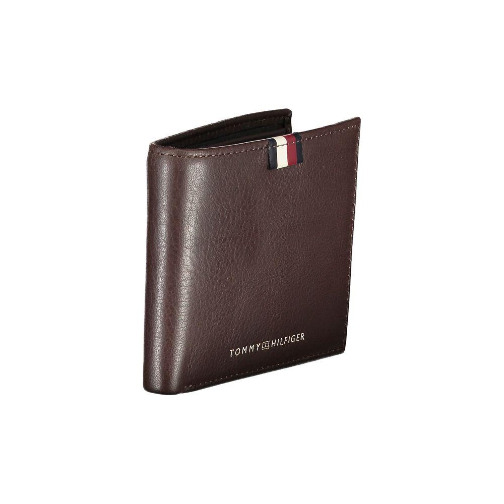 Tommy Hilfiger Elegant Leather Wallet with Contrast Detailing Tommy Hilfiger