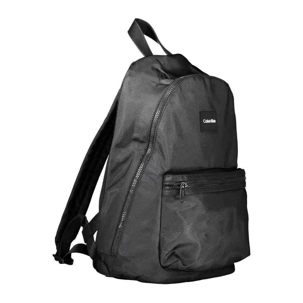 Front view with bag zipped and handles upright.