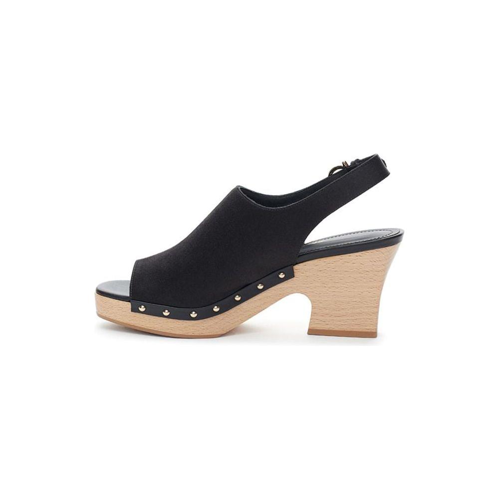 Salvatore Ferragamo Elegant Leather Black Sandals