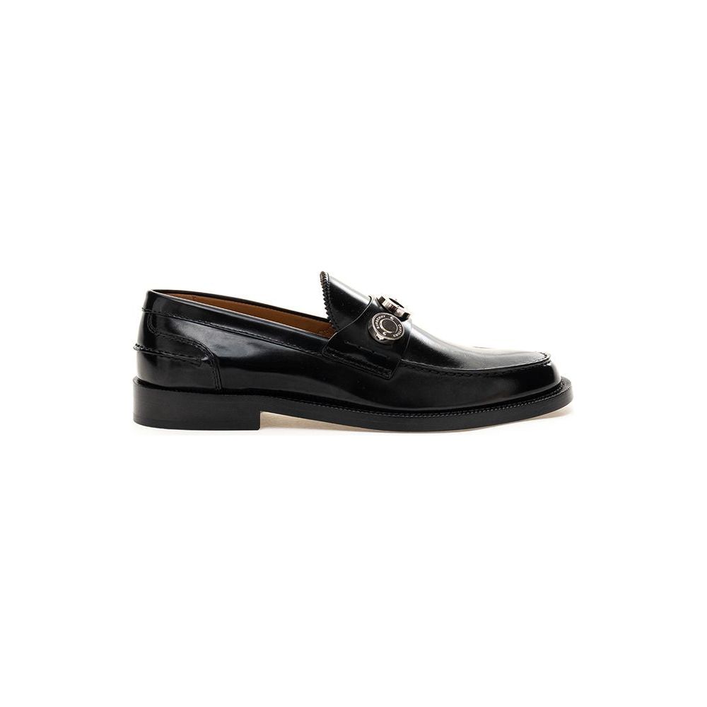 Burberry Elegant Leather Flat Shoes in Timeless Black Burberry