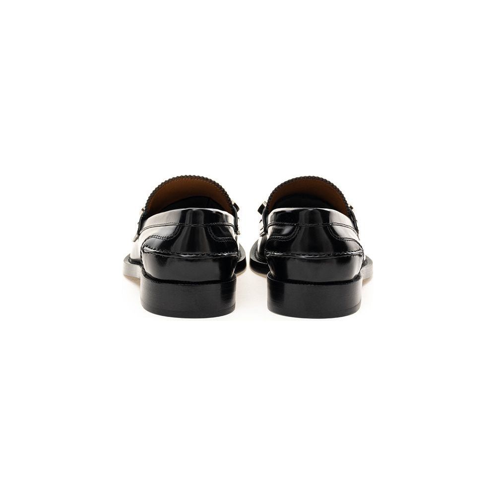 Burberry Elegant Leather Flat Shoes in Timeless Black Burberry