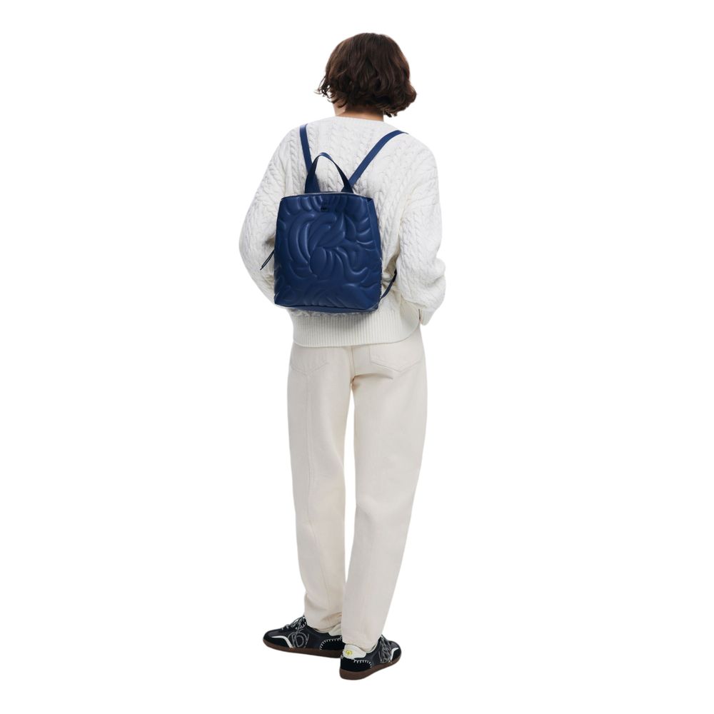 Front view with bag zipped and handles upright.