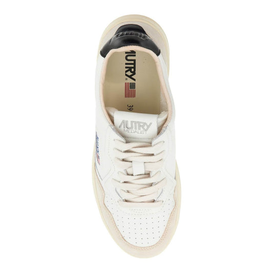 Autry leather medalist low sneakers